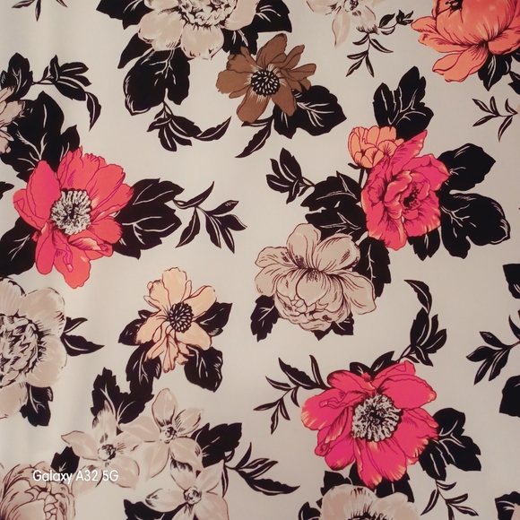 Women's Medium Ann Taylor Floral Tee - Picture 4 of 4